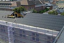 Ende Juli 2014 ist das neue Dach fertig. Es wird mit Schieferplatten gedeckt werden.