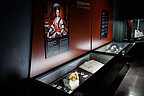 Blick auf die Vitrine über Karoline Luise in der Dauerausstellung "Im Reich der Mineralien"