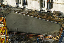 Ab Februar 2014 ist bereits der Grundriss des 80 m2 großen Riffhaibeckens erkennbar.