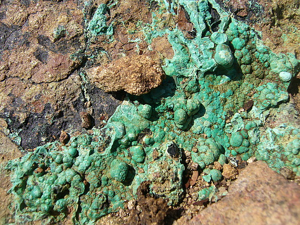 Malachite (copper carbonate mineral) 